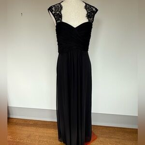 Scarlett Black Sleeveless Gown